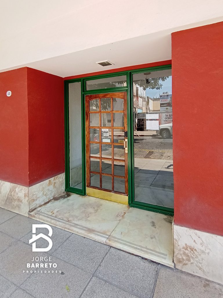 02 puerta edificio Sanchez de bustamante 818 02 puerta edificio Sanchez de bustamante 818