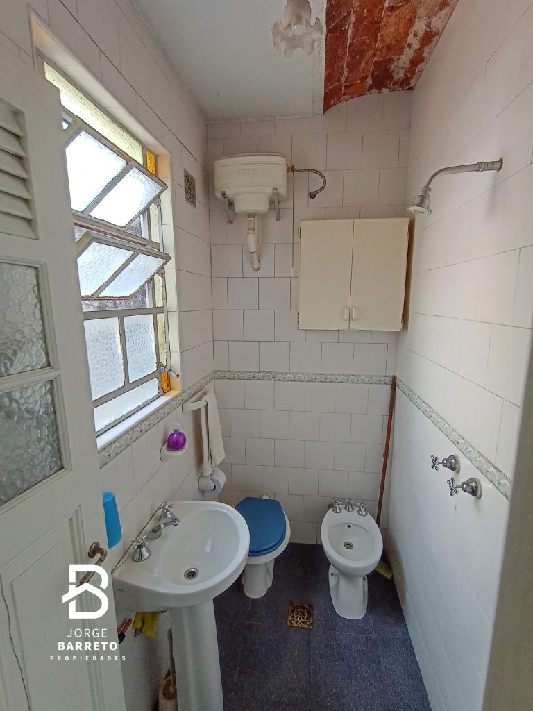 35-bano-planta-alta-Indonesia